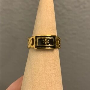 Elegant Gold and Black Women's Ring